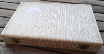 Ecrin : 12 couteaux à dessert en métal argenté modèle Baguette orfèvrerie Saint Médard