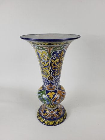 Important vase cornet en faïence de Nevers Antoine Montagnon