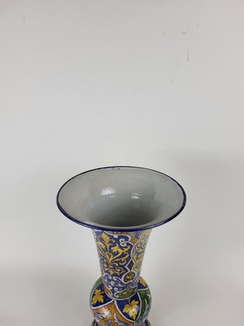 Important vase cornet en faïence de Nevers Antoine Montagnon