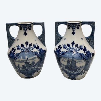 PAIRE DE VASES DE DELFT