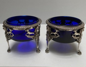 SALT AND PEPPER SHAKER IN SOLID SILVER