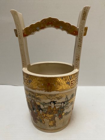EARTHENWARE VASE OF SATZUMA