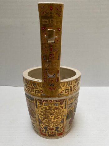 EARTHENWARE VASE OF SATZUMA
