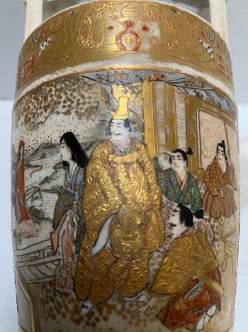 EARTHENWARE VASE OF SATZUMA