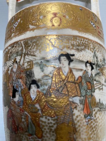 EARTHENWARE VASE OF SATZUMA