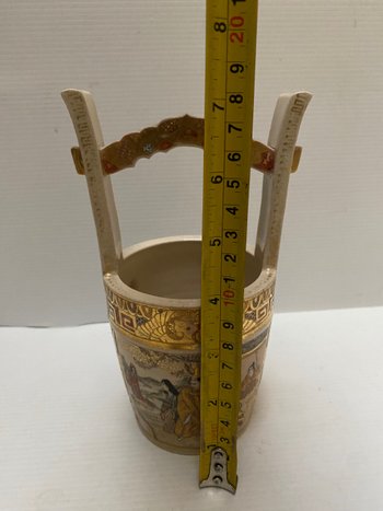 EARTHENWARE VASE OF SATZUMA