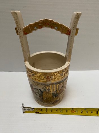 EARTHENWARE VASE OF SATZUMA