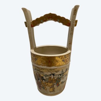 EARTHENWARE VASE OF SATZUMA