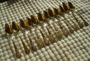 12 coffee / dessert spoons in vermeil monogram neck brace Goldsmith Philippe Berthier (Ref A 0040)