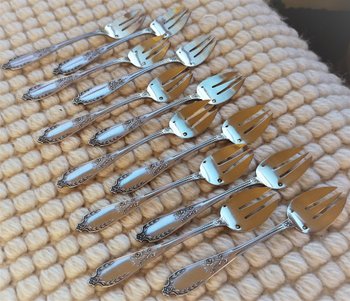 12 oyster / cake forks in silver neck brace goldsmith Joseph Crossard early twentieth (D 0144)
