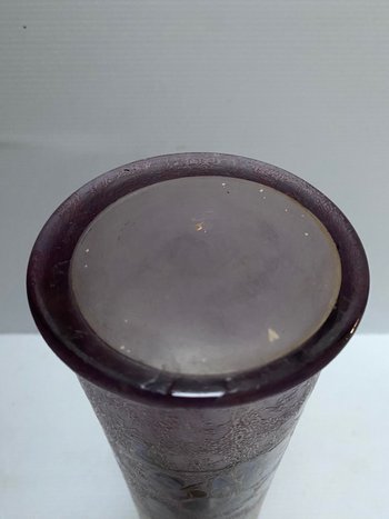 VASE AUS EMAILLIERTEM HALBKRISTALL