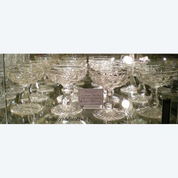 10 coupes à champagne en cristal incolore BACCARAT modèle Bambou tors (réf V 0021)