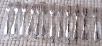 12 Christofle "Versailles" silver cake forks in blister pack (ref MA 0527)
