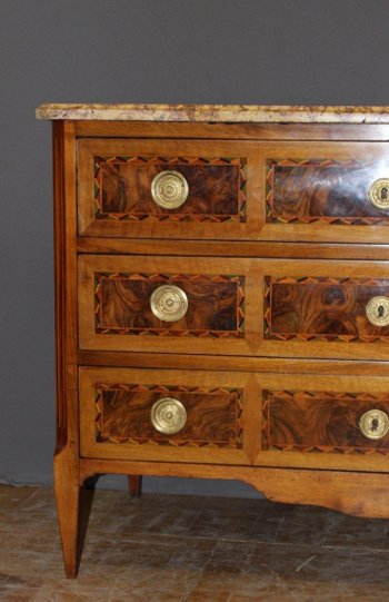 Louis XVI period chest of drawers in walnut and marquetry About 1780