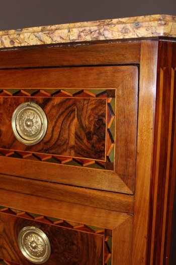 Louis XVI period chest of drawers in walnut and marquetry About 1780