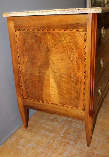 Louis XVI period chest of drawers in walnut and marquetry About 1780