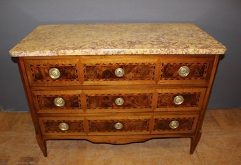 Louis XVI period chest of drawers in walnut and marquetry About 1780