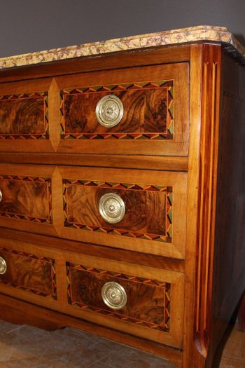 Louis XVI period chest of drawers in walnut and marquetry About 1780