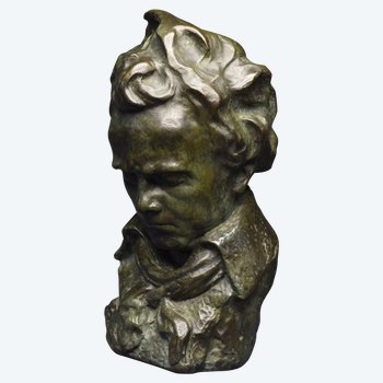 Scuola francese, fine XIX - inizio XX secolo, Importante busto di Ludwig van Beethoven, Bronzo massiccio con patina verde