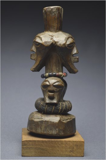 Repubblica Democratica del Congo (ex Zaire), popolo Songye, metà del XX secolo, feticcio Janiform Nkisi con patina lucida