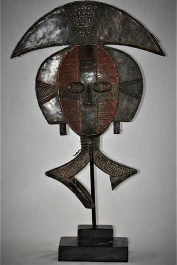 Important Janus kota reliquary figure, Gabon.