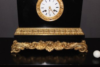Restoration period clock with Lion of Venice in marble and gilt bronze