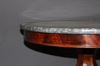 Tavolo con piedistallo d'epoca in restauro In mogano