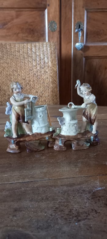 Figurines en porcelaine vernissées/ sujets métiers XXème