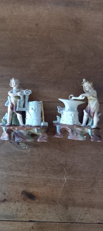 Figurines en porcelaine vernissées/ sujets métiers XXème