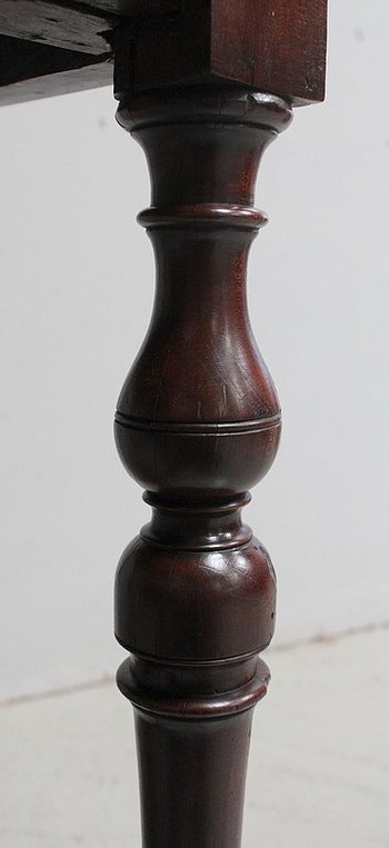 Small table in solid Walnut, Louis XIV style - 1st part of the XIXth century