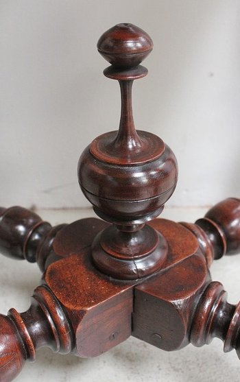 Small table in solid Walnut, Louis XIV style - 1st part of the XIXth century