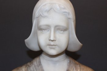Busto in alabastro e marmo raffigurante una donna olandese, circa 1900