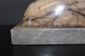 Busto in alabastro e marmo raffigurante una donna olandese, circa 1900