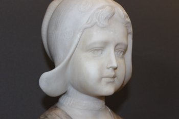 Busto in alabastro e marmo raffigurante una donna olandese, circa 1900