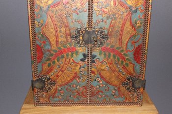 Art-Deco-Schrank Aus Geprägtem Leder Und Gekälkter Eiche Im Neoklassizistischen Stil 1940