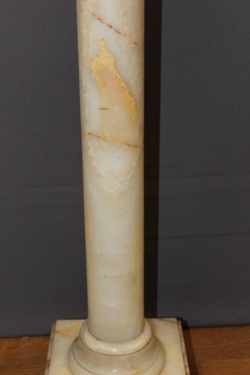 Colonne De Présentation En Onyx à Plateau Pivotant
