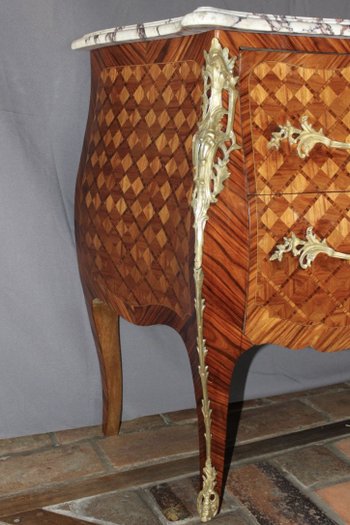 Kommode Im Stil von Louis XV In Würfel Intarsien