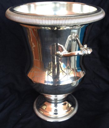 Champagne bucket in the shape of Medici in silver metal with gadroon pattern