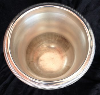 Champagne bucket in the shape of Medici in silver metal with gadroon pattern