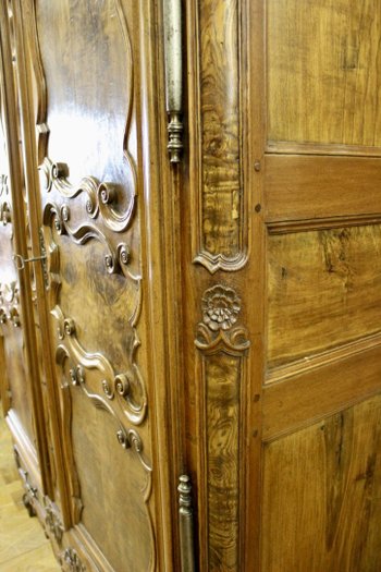 Armadio Bressane con cornice ad arco XVIII