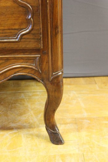 Commode Provençale En Noyer Dite Sauteuse XVIII