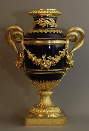 Coppia di importanti vasi Luigi XVI