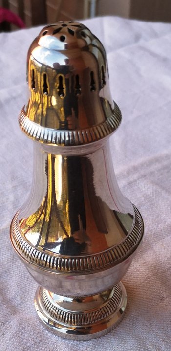 Elegant silver metal sprinkler gadroon model (ref D 0095)