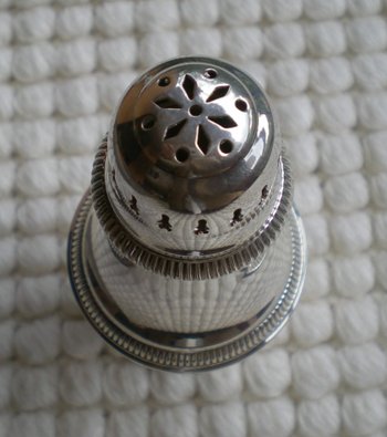 Elegant silver metal sprinkler gadroon model (ref D 0095)