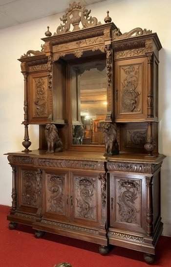 Meuble de pavillon de chasse style Renaissance en noyer massif