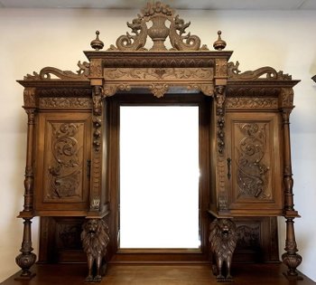 Meuble de pavillon de chasse style Renaissance en noyer massif