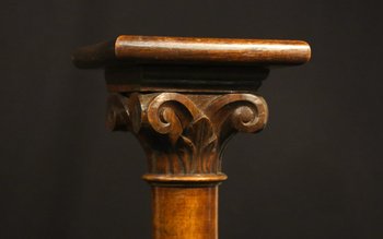 Colonne / sellette en noyer XVIIème siècle 