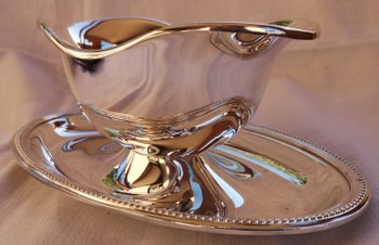 Christofle silver plated "Perles" model gravy boat (ref MA 0628)