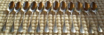 12 cucchiaini da caffè baguette / collarino con medaglione in argento sterling Orafo Hénin & Cie; Hénin & fils (rif A 0101)