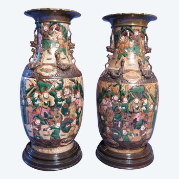 Coppia di vasi di Nanchino in porcellana e bronzo della fine del XIX secolo Segno in basso